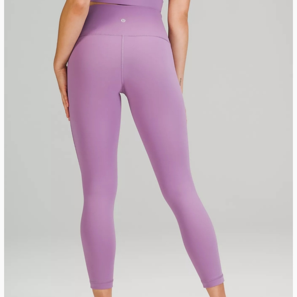 Lululemon cropped leggings in beautiful color size 8